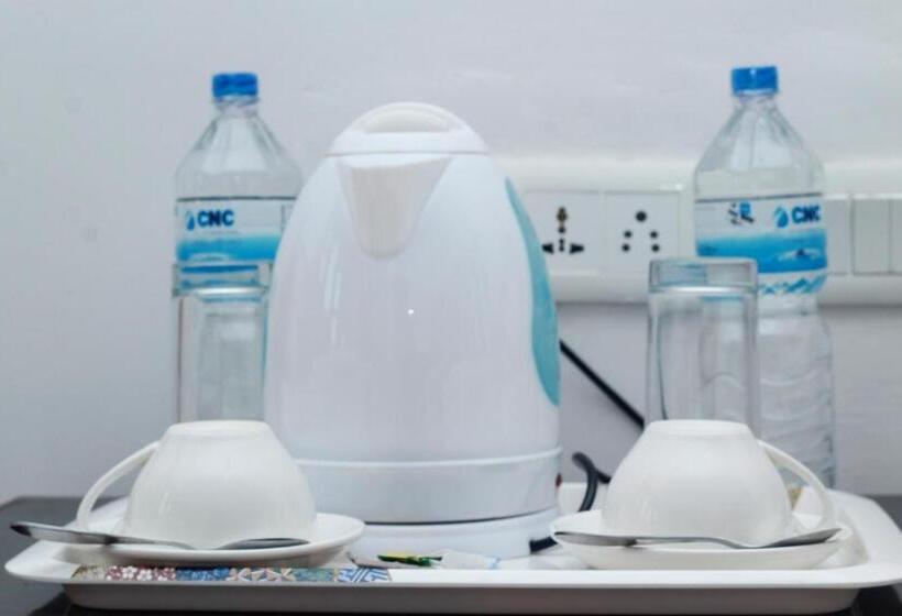 اتاق لوکس یک تخته, Chitwan Park Village