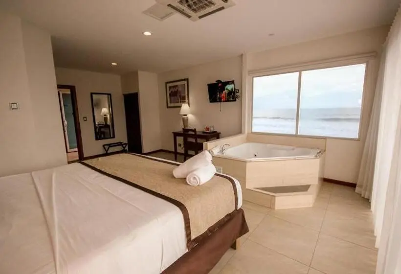 キングサイズベッドのスイートルーム, Beachfront Hotel Tramonto