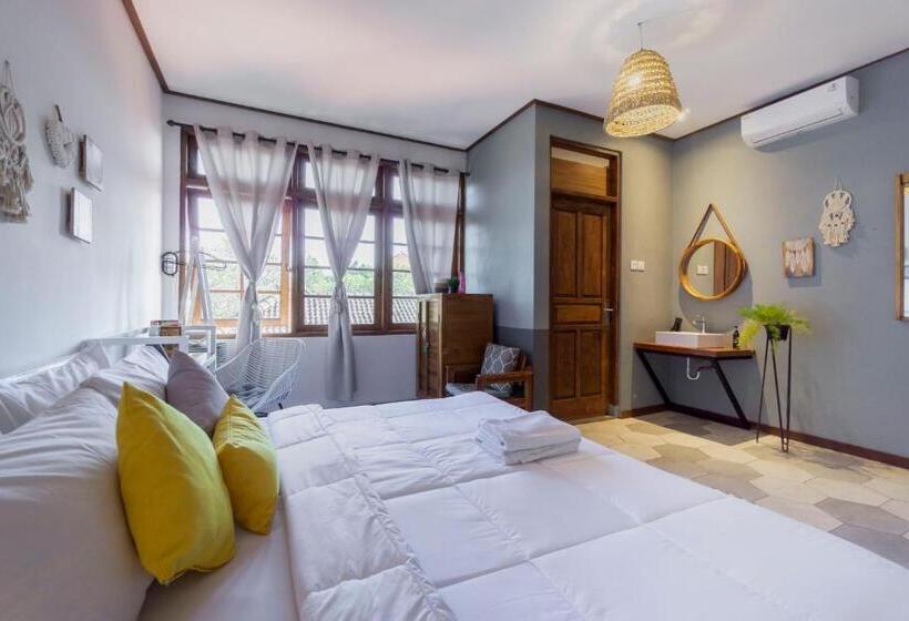 غرفة ديلوكس, Interconnection Hostel