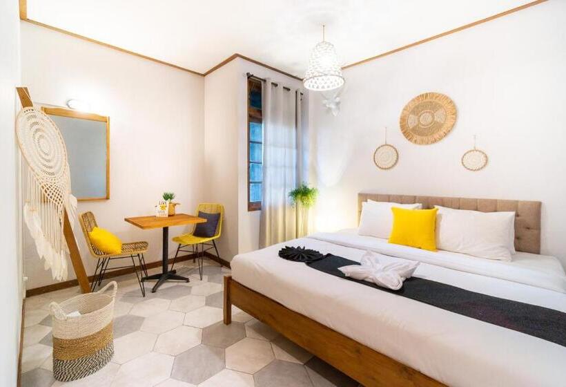 غرفة ديلوكس, Interconnection Hostel