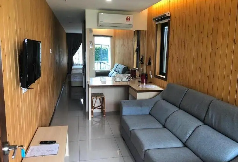 キングサイズベッドのデラックスルーム, Kluang Container Swimming Pool