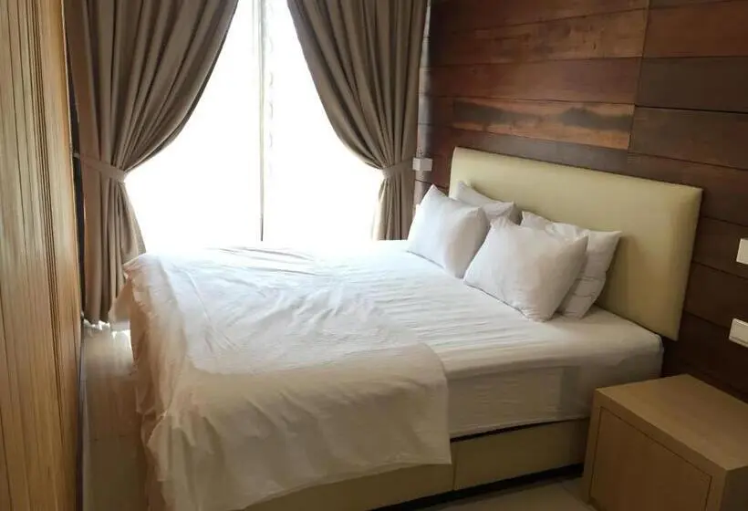 キングサイズベッドのデラックスルーム, Kluang Container Swimming Pool