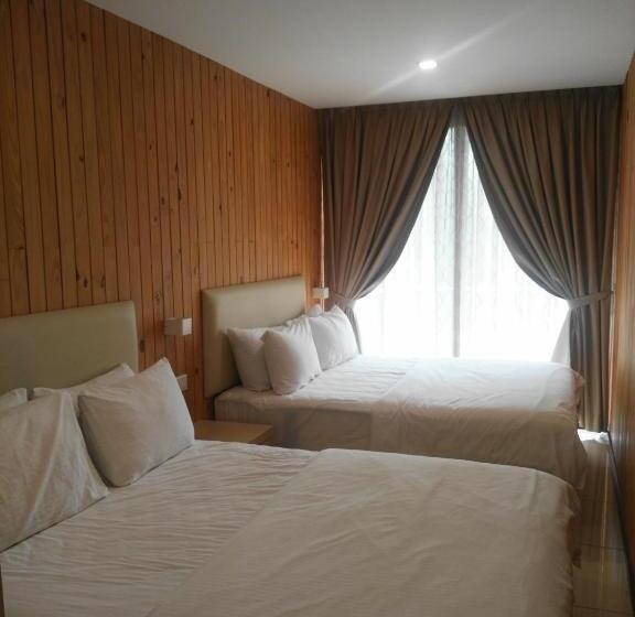 חדר משפחתי, Kluang Container Swimming Pool