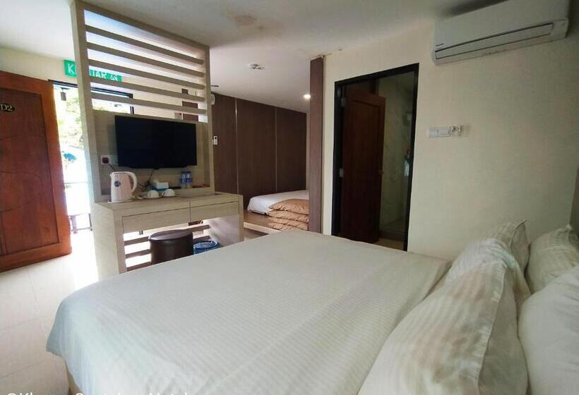 חדר משפתחתי סופריור, Kluang Container Swimming Pool