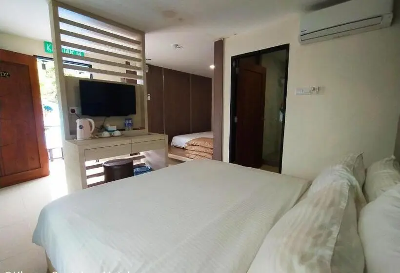 スーペリアファミリールーム, Kluang Container Swimming Pool