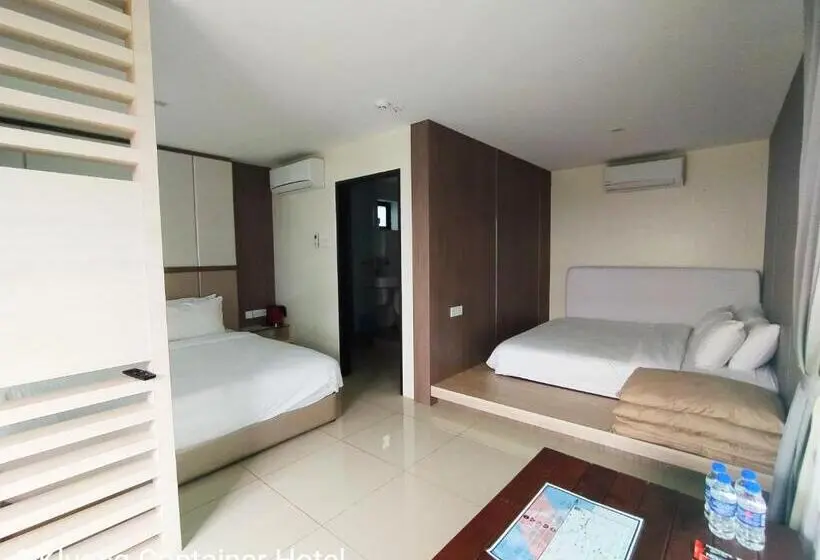 スーペリアファミリールーム, Kluang Container Swimming Pool