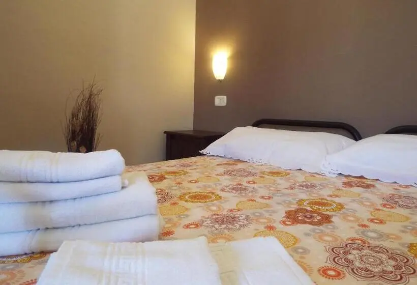 اتاق استاندارد سه نفره, Cusmano Residence