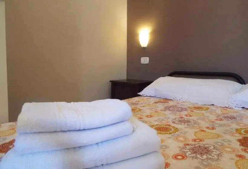 اتاق استاندارد سه نفره, Cusmano Residence