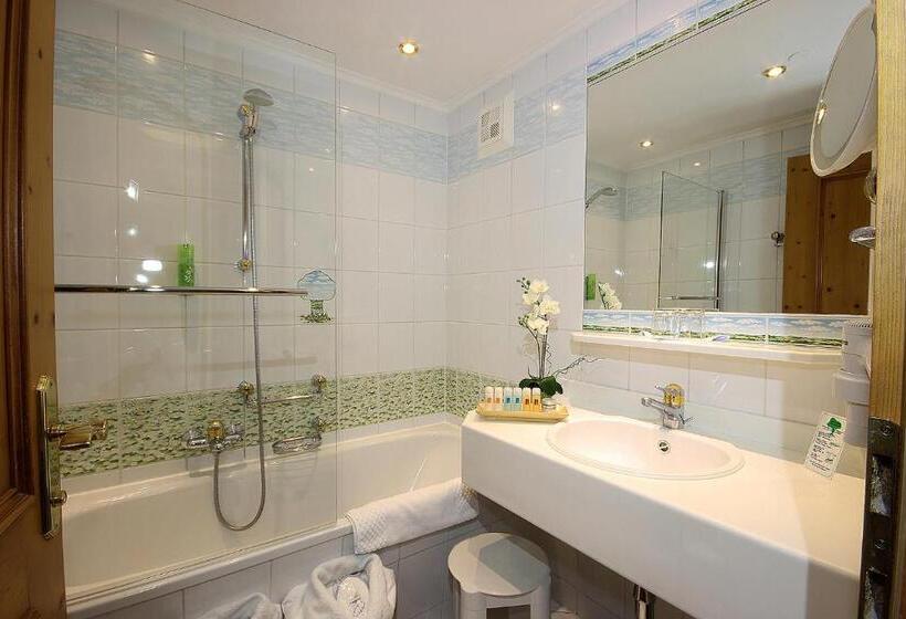 جناح جونيور كلاسيكى, Sporthotel Cinderella