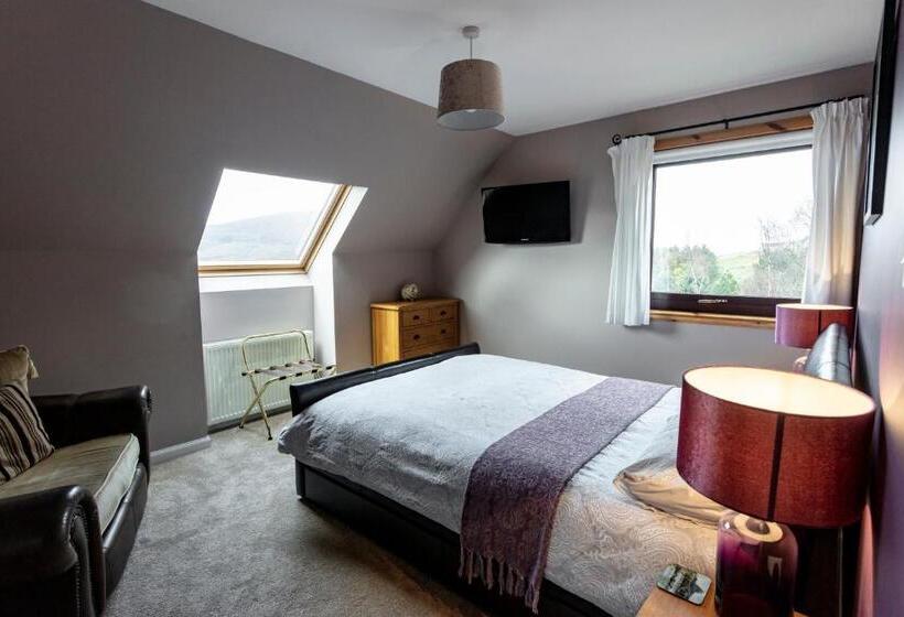 Standard Room King Size Bed, Croft 17