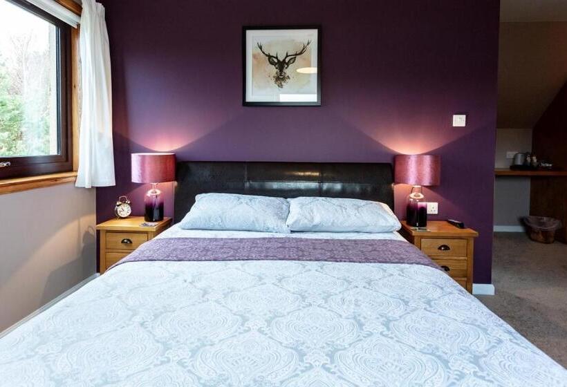 Standard Room King Size Bed, Croft 17