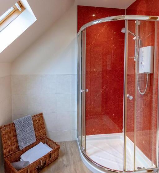 Standard Room, Croft 17