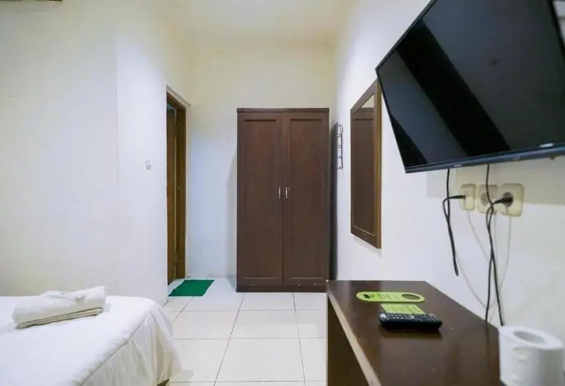 デラックスルーム, Urbanview Hotel Bes Mangga Besar By Reddoorz