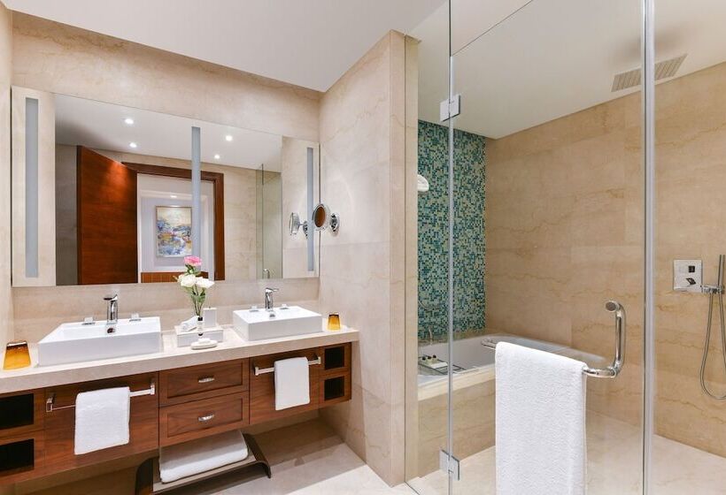 اتاق لوکس با چشم‌انداز استخر, Al Messila, A Luxury Collection Resort & Spa, Doha