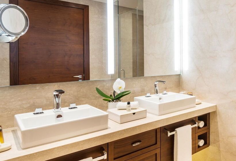 اتاق لوکس با چشم‌انداز استخر, Al Messila, A Luxury Collection Resort & Spa, Doha