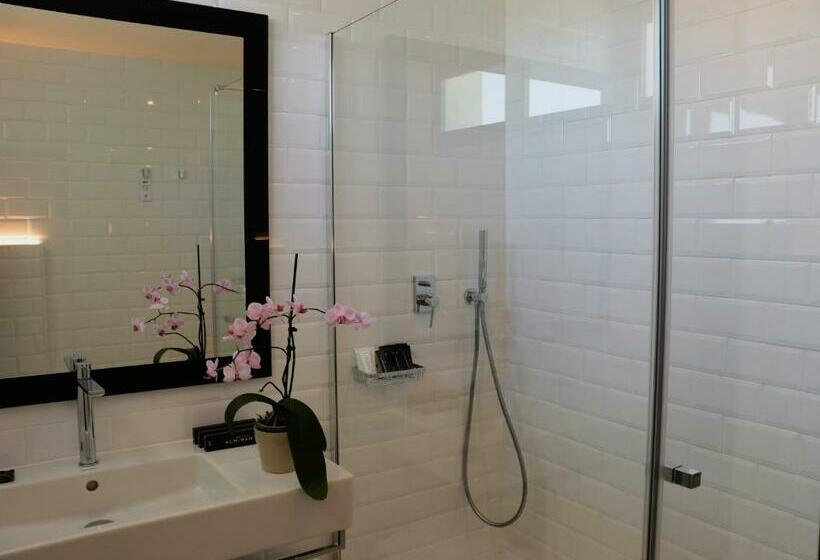 Семейный Номер, Almirante