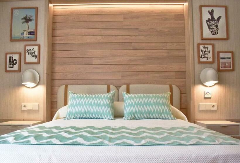 חדר משפחתי, Ambassador Playa II