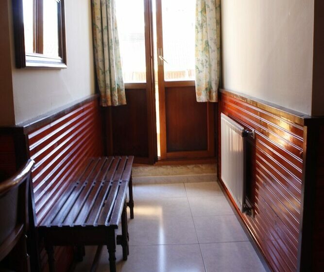 غرفة قياسية, Begona