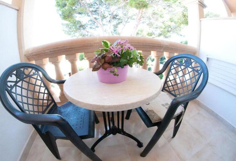 标准三人间, Cala Gat