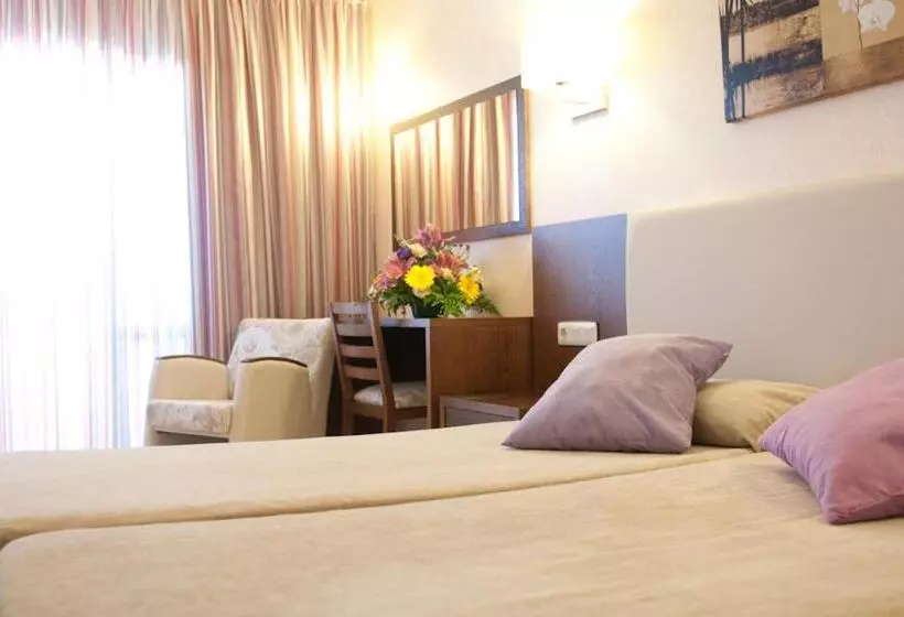 Habitació Triple Estàndard, Cala Gat