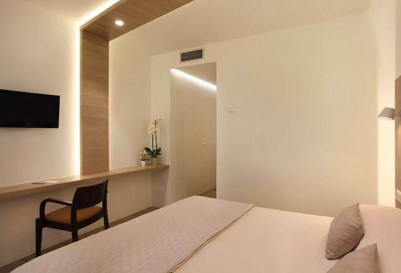 带露台的单人间, Carlos I