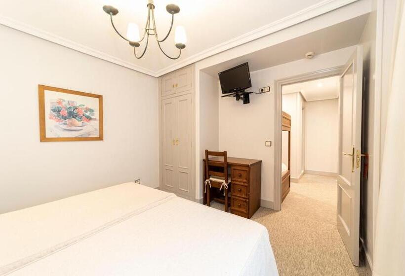 غرفة قياسية رباعية, Restaurante De Torres