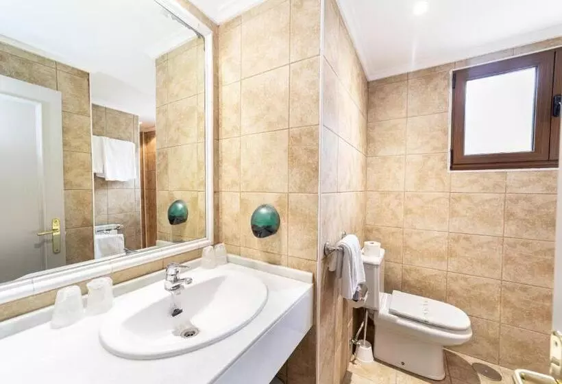 Standard Quadruple Room, Restaurante De Torres