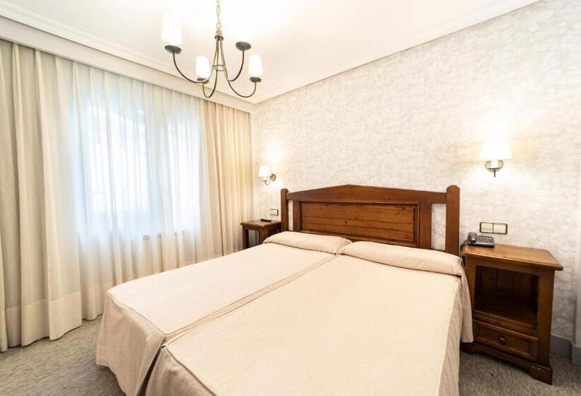 غرفة قياسية رباعية, Restaurante De Torres