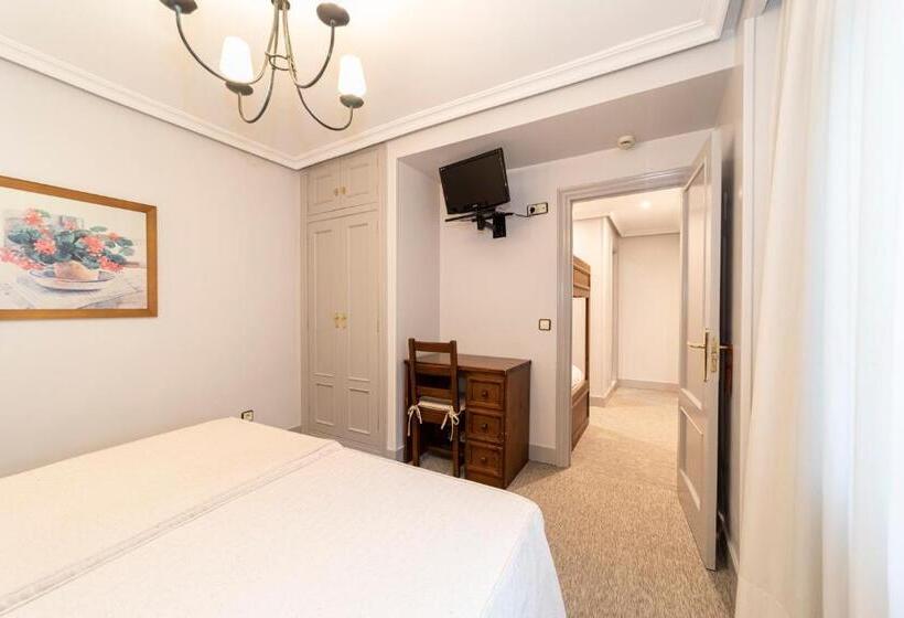 غرفة قياسية رباعية, Restaurante De Torres