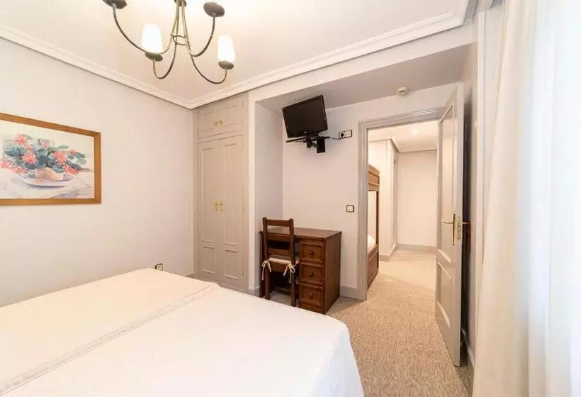 Standard Quadruple Room, Restaurante De Torres