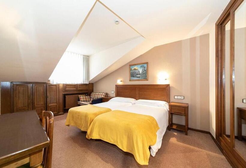 غرفة قياسية ثلاثية, Restaurante De Torres