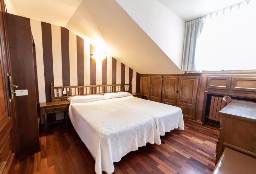 Family Room Shared Bathroom, Restaurante De Torres