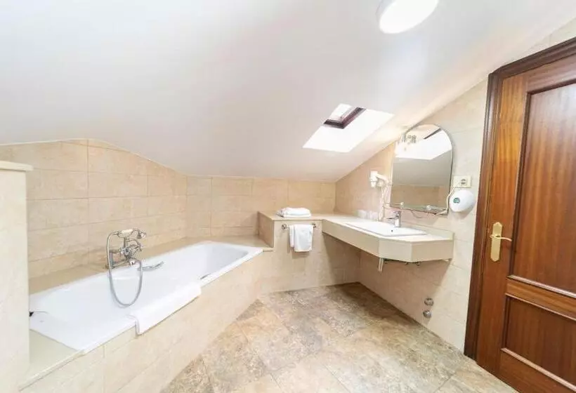 Family Room Shared Bathroom, Restaurante De Torres