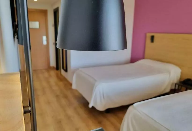 Deluxe Room, Ejido