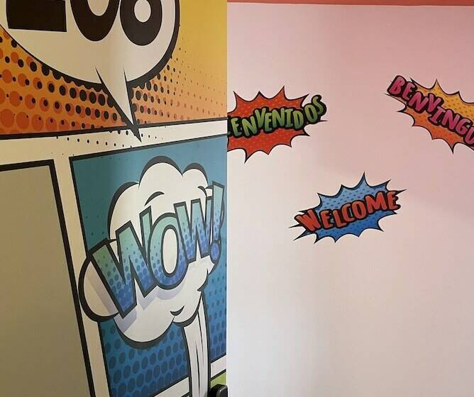 패밀리 룸, Casual Pop Art Benidorm