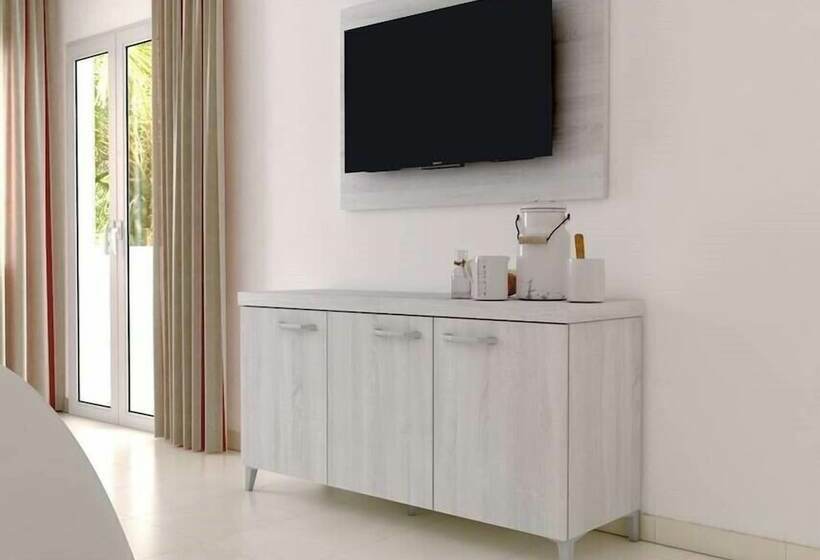 带阳台套房, Illot Suites