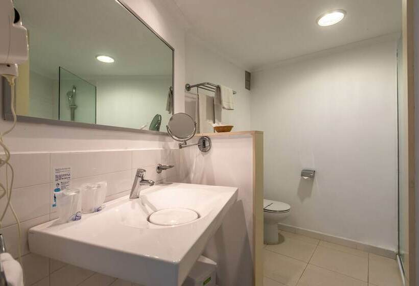 발코니가 있는 스위트, Illot Suites