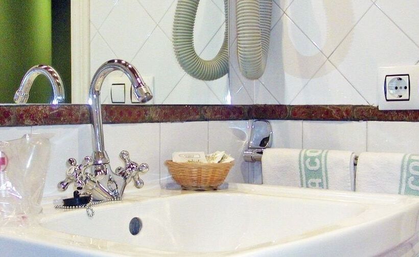 غرفة قياسية, La Colmena