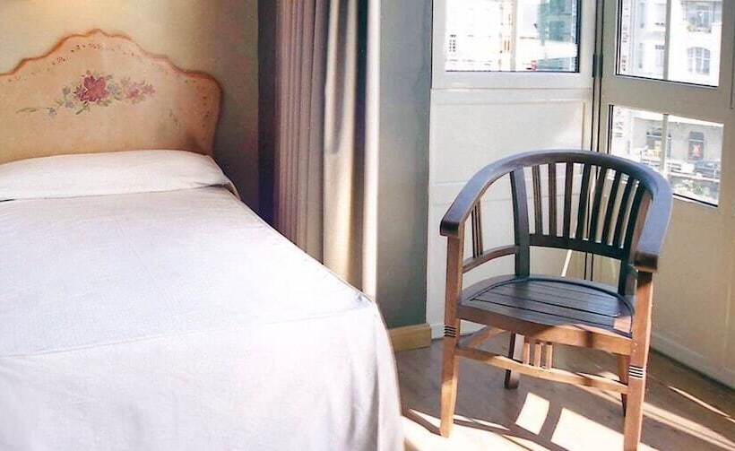 غرفة قياسية فردية, La Colmena