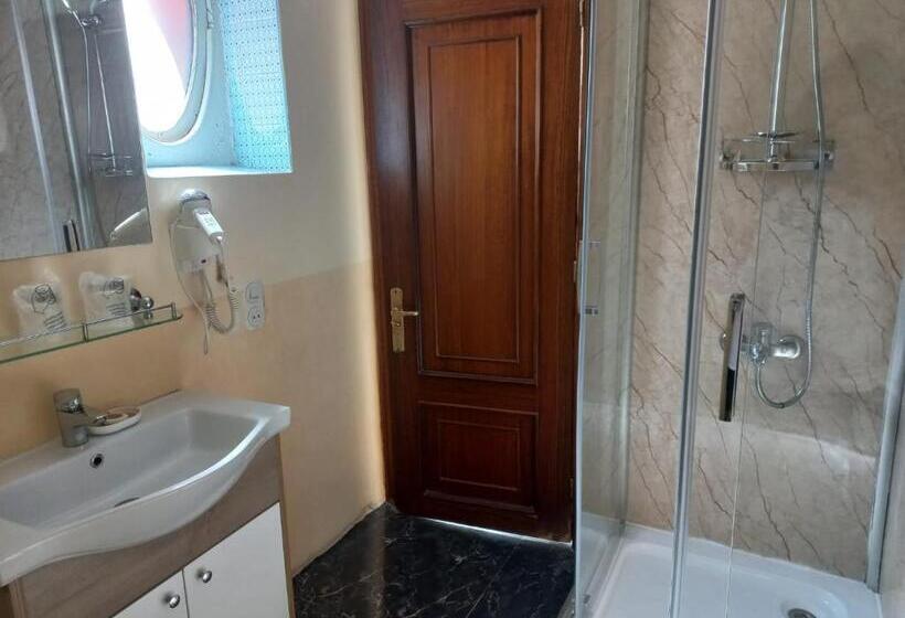 غرفة قياسية, Marina