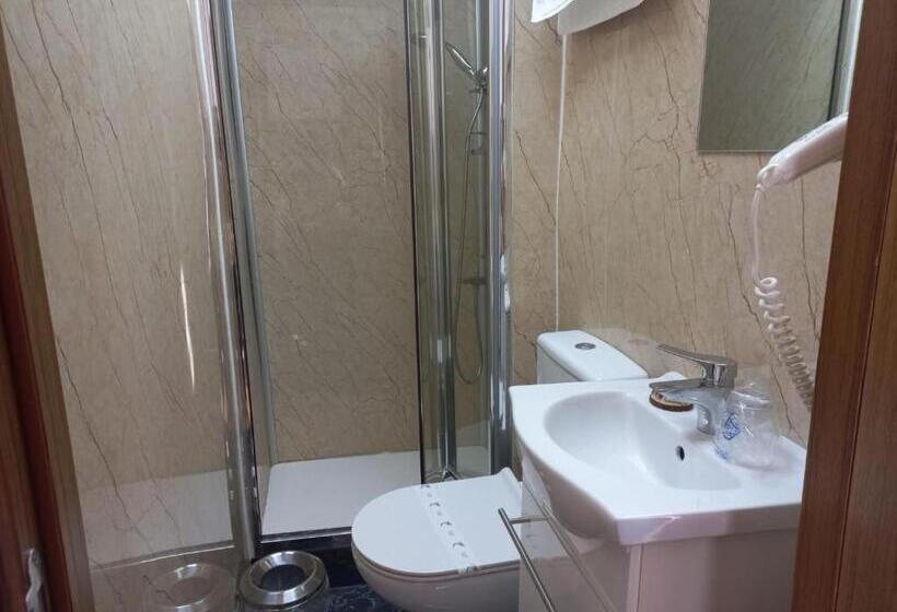 غرفة قياسية فردية, Marina