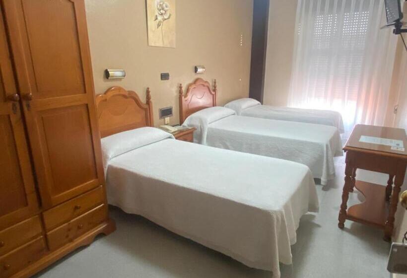 اتاق استاندارد سه نفره, Lusitania, Centro Ciudad, Parking Privado