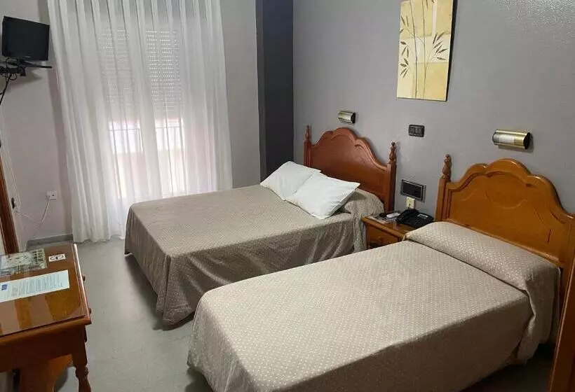 اتاق استاندارد سه نفره, Lusitania, Centro Ciudad, Parking Privado