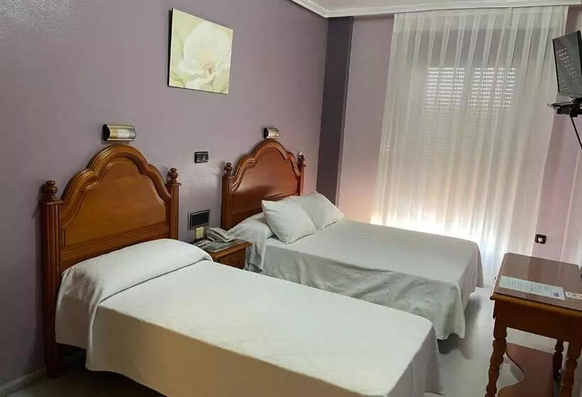 اتاق استاندارد سه نفره, Lusitania, Centro Ciudad, Parking Privado