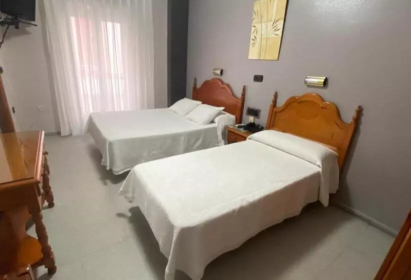 اتاق استاندارد سه نفره, Lusitania, Centro Ciudad, Parking Privado