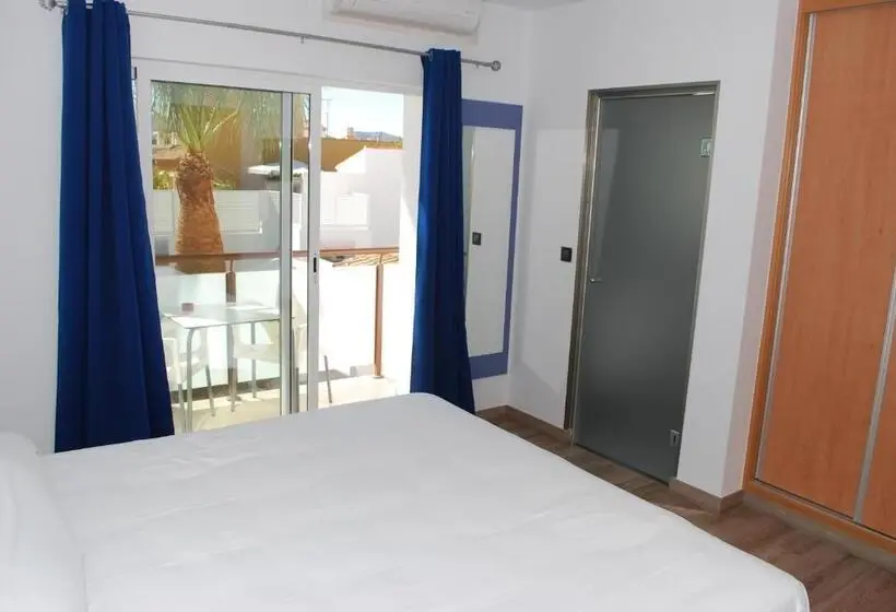 اتاق استاندارد با چشم‌انداز استخر, Moli Boutique