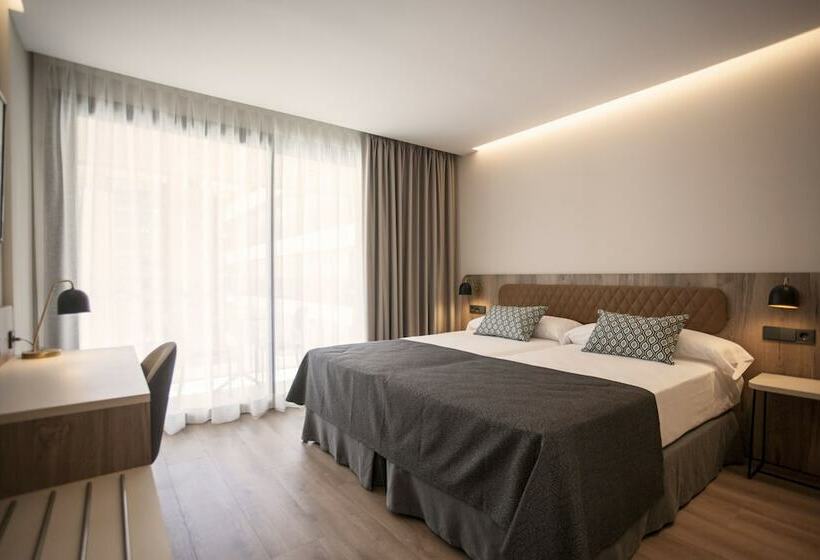 Номер Стандарт Вид на Бассейн, Presidente 4 Sup