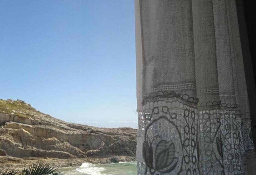 غرفة قياسية مطلّة علي البحر, Sablon