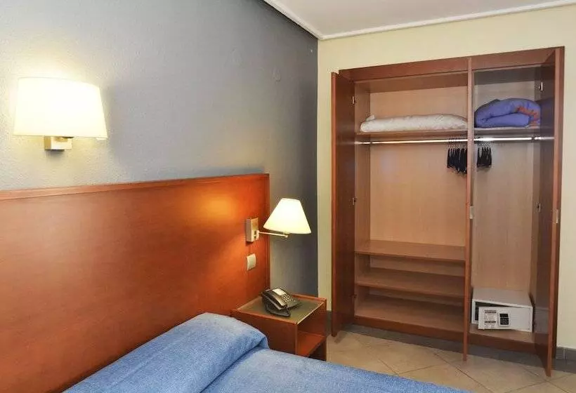 اتاق استاندارد سه نفره, Torrejoven
