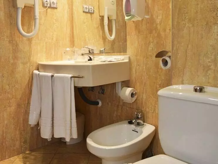 اتاق استاندارد چهار تخته, Torrejoven